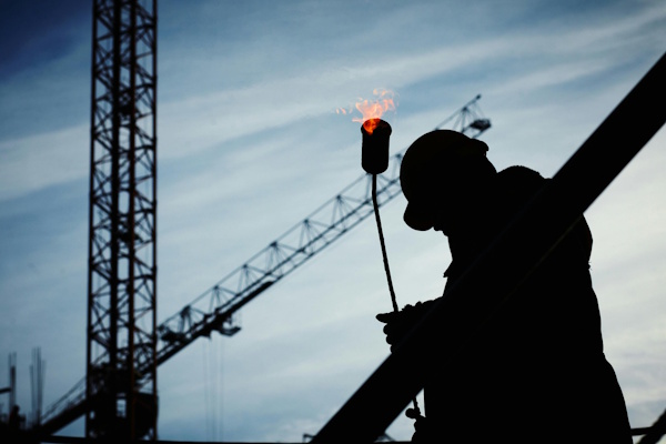 Uit de Arbeidsongevallenmonitor 2024 van de Nederlandse Arbeidsinspectie blijkt dat uitzendkrachten vaker betrokken zijn bij gemelde arbeidsongevallen. 
bouwbelang.com/2025/10/uitzen…