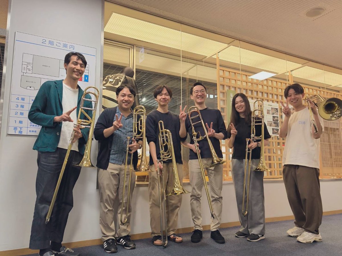 EnsembleTokispe's tweet photo. ⠀/／ 🗣️トキスペ定期演奏会まであと10日！   \＼

今日はトロンボーン！
息ピッタリなトロンボーンパートが織りなす臨場感ある富士山は必聴です👂

アンサンブルトキスペ
第12回定期演奏会🍸🌈
11/16(日) 開場14:30/開演15:00
会場:エポックなかはら
チケット・詳細⬇️
https://t.co/FhkIRwWub1 https://t.co/70dEUQaqRm