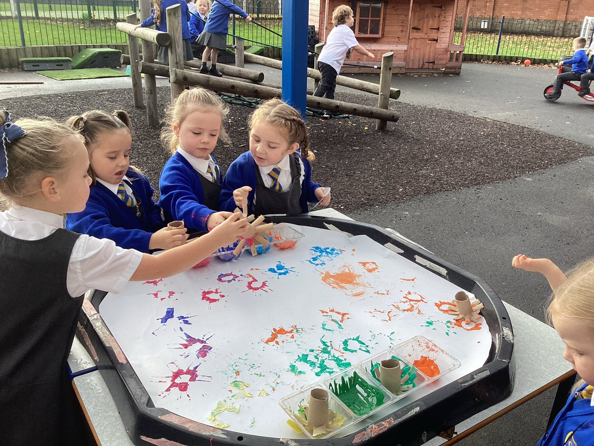ReceptionSTP's tweet image. Yesterday we had a class discussion all about the meaning of Bonfire night, the children then had lots of fun making some firework pictures. 🎆#EYFSatSTP #ARTatSTP