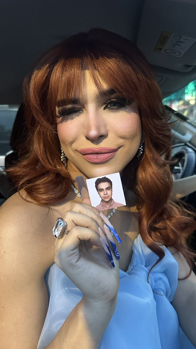 BAT PARANG SLIGHTLY ACCURATE NG DALAWANG PHOTO NA TO😭😭