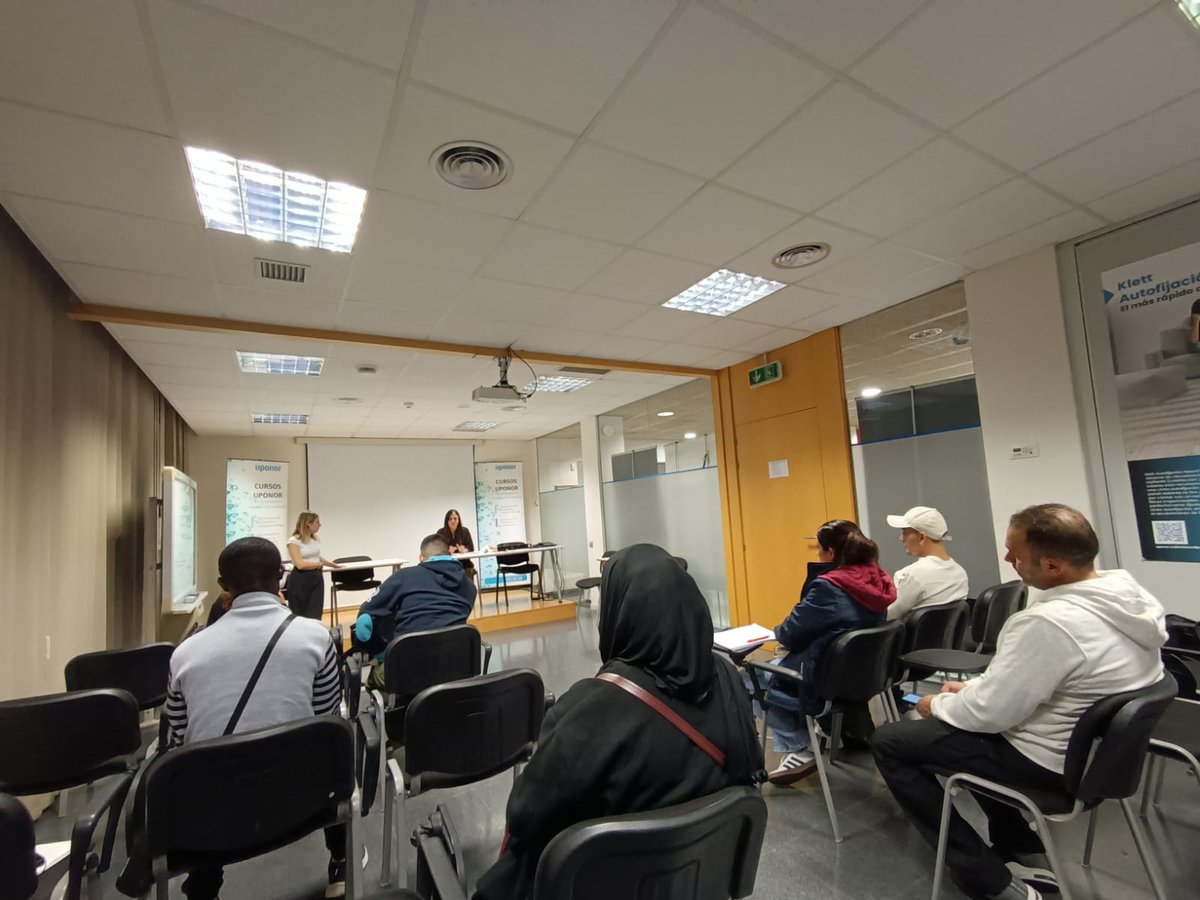 📅 Ahir vam fer una activitat amb @gremibaix_fundacio i @gibaixinstaladors 🔧⚡
Vam conèixer els seus serveis d’orientació i formació en instal·lacions 📚

📍 Activitat del nostre servei de punt d’informació i orientació sociolaboral