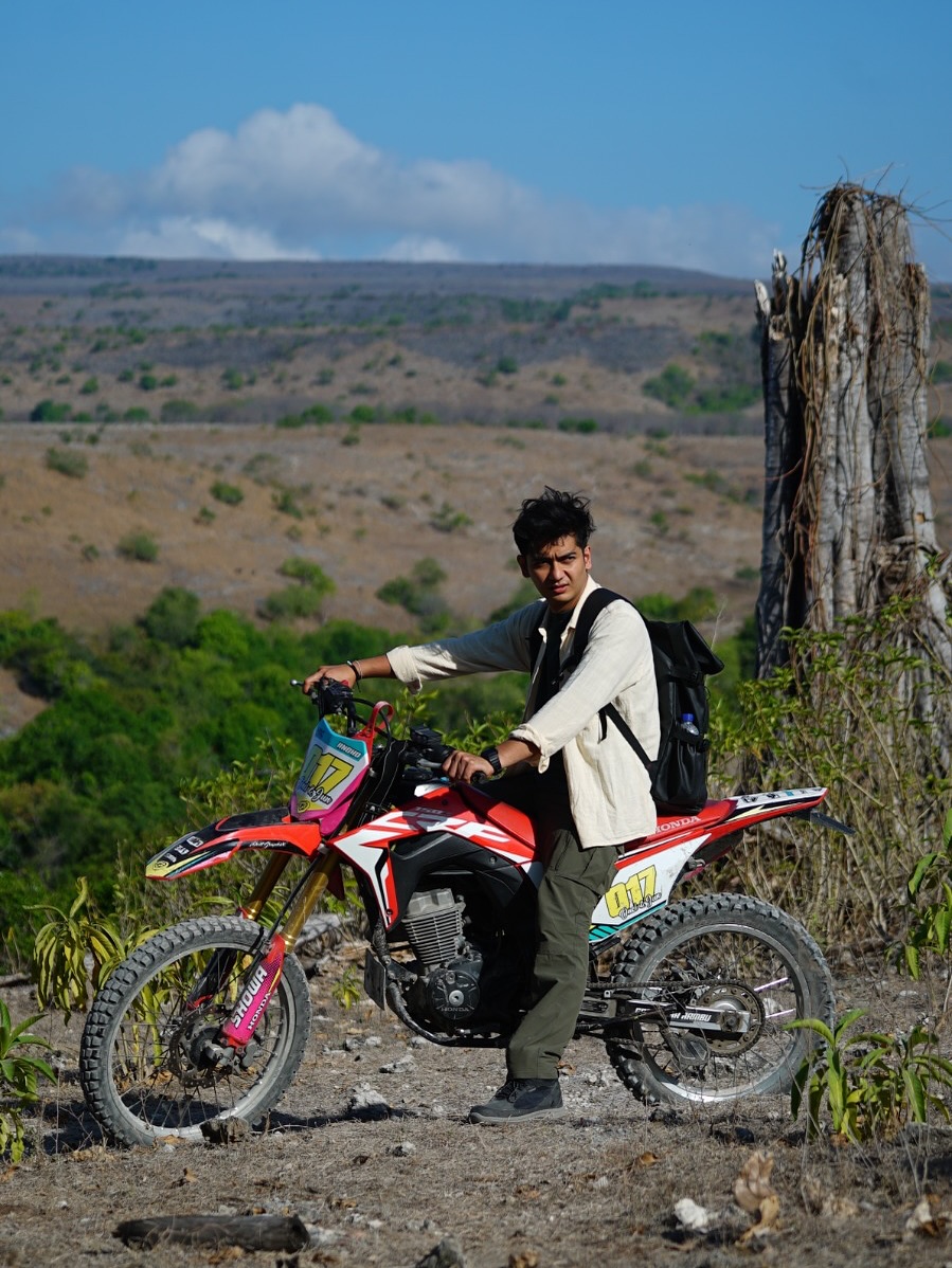 myrnanewss's tweet image. #RNANEWS #RNASELEBSTYLE Gaskan.
Motoran di padang savana, biar eksotis katanya.

#sumba #sumbatimur #humbaailulu #ntt BY #TeukuRyan