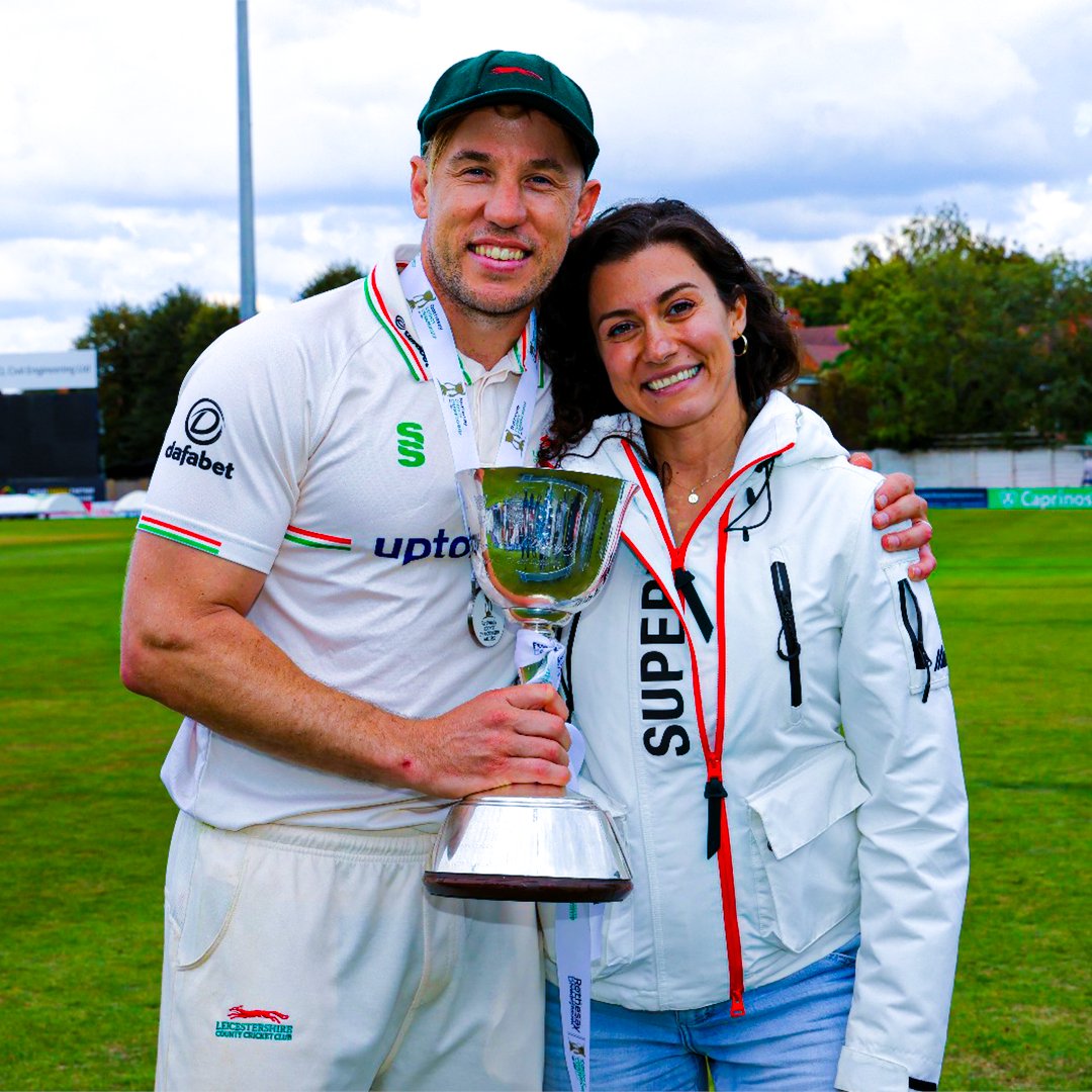 leicsccc's tweet image. Join us in sending a huge congratulations to @loganvanbeek and his partner Elitsa, who have shared the wonderful news that they’re expecting their first child 🤍

Wishing you both all the happiness in this exciting new chapter - not a bad way to end a trophy winning year LvB! 👶…