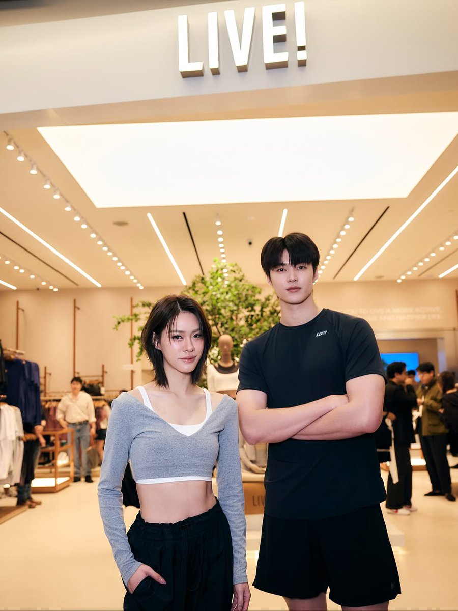 Meennicha8_ofc's tweet photo. 06.11.2025 IG : meennicha8
Celebrating the opening of LIVE!
@liveactivewear
movement with meaning, blending design, performance, and sustainability.
📍Dusit Central Park, 2nd floor
Line: @liveactivewear.th
#LiveActivewearTH #teamliveth #LiveActivewear #TANACHIRA
🖇️ : https://t.co/gX21ADspMH
@nichameen8
#Meennicha8 #Formoon #มีนนิชคุณ