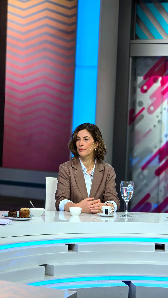 Desayunos informales tweet media