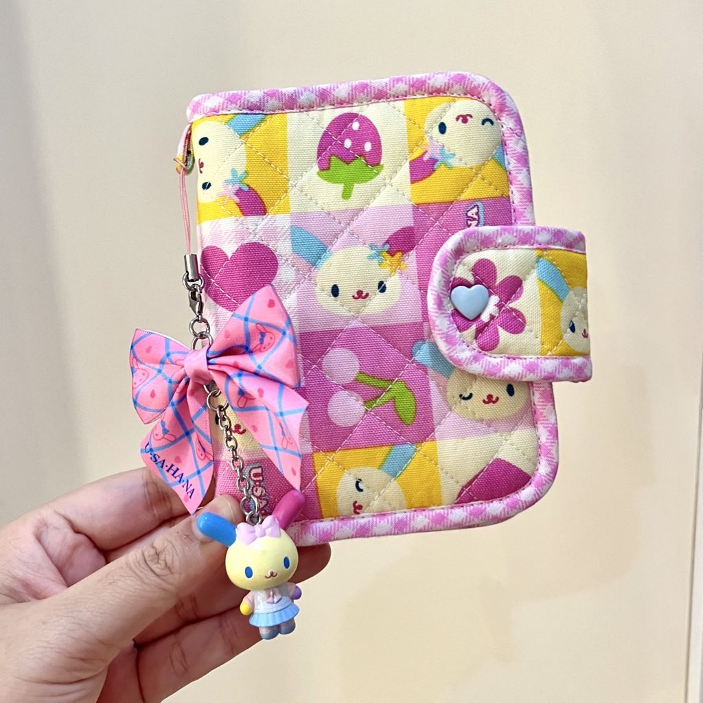 kawaiichichu's tweet photo. my usahana binder is sooo cute 🌈 https://t.co/imv4wBx8nF