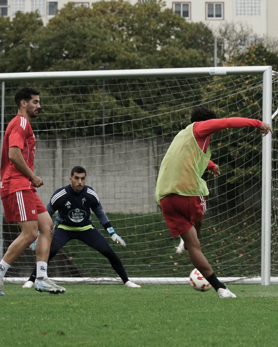 racingferrolsad's tweet photo. Preparando sobre o verde o seguinte partido 💪🏼 https://t.co/CZUycRGGXw