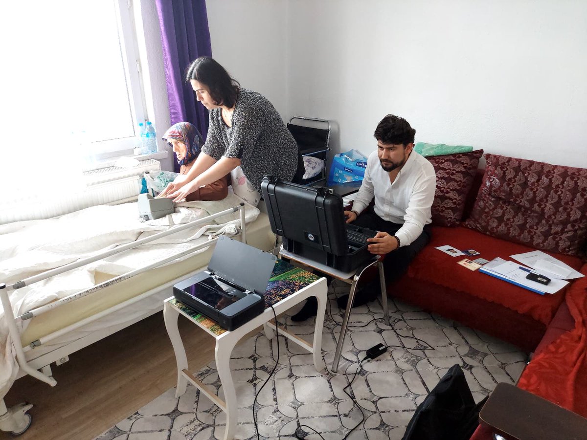 Nüfus Müdürlüğümüze gelemeyecek durumda olan Gedikli, Şentepe ve Kurtuluş mahallelerinde yaşayan kıymetli büyüklerimizin kimlik kartı başvurusunu yaptık. Hayırlı olsun..
⁦<a href="/itasyapan/">İbrahim Taşyapan</a>⁩ 
⁦<a href="/iggultekin/">ismail gultekin</a>⁩ 
⁦<a href="/PolatliKaymakam/">Polatlı_Kaymakamlığı</a>⁩