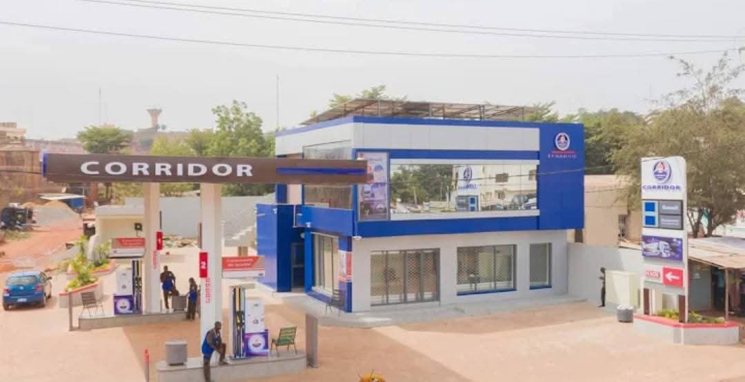 DelphineSankara's tweet photo. 🛑Mali🇲🇱/Le jeune milliardaire #Baylal_Djigué est à la tête de #Corridor_Petroleum, l'une des plus grandes sociétés pétrolières du Mali🇲🇱.
Il possède l'un des plus grands réseaux de distribution de #carburant du pays possédant des centaines de #citernes et d'essences.
1/2 https://t.co/qmft9femNp
