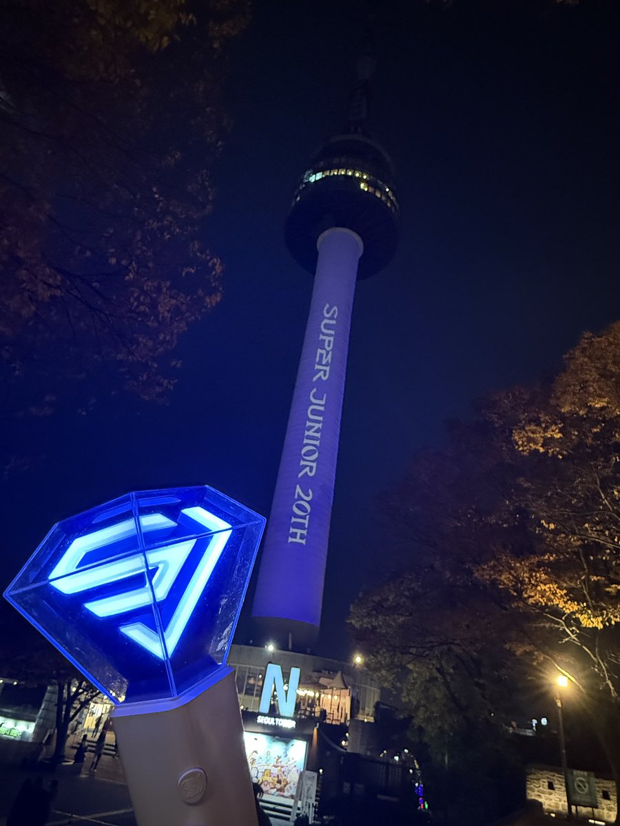 Leverset9's tweet image. 20周年おめでとうございます‼️
消灯10分前間に合った💦

#SUPERJUNIOR #슈퍼주니어
#슈퍼주니어_더라스트맨_스탠딩