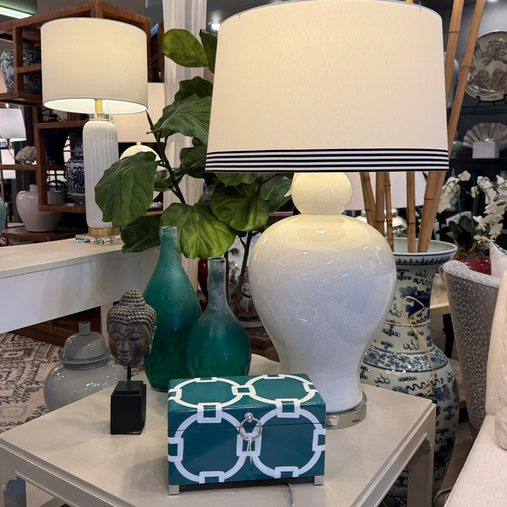 Patrickdayhome's tweet photo. Fresh and modern. A crisp white lamp, jewel-toned vases, and a graphic patterned box create a stylish mix. Available now at Patrick Day Home Gallery in Jupiter, FL.
561-748-0282 | designteam@patrickdayhome.com
#HomeAccents #ModernMix #PatrickDayHome https://t.co/EinHNvGP65