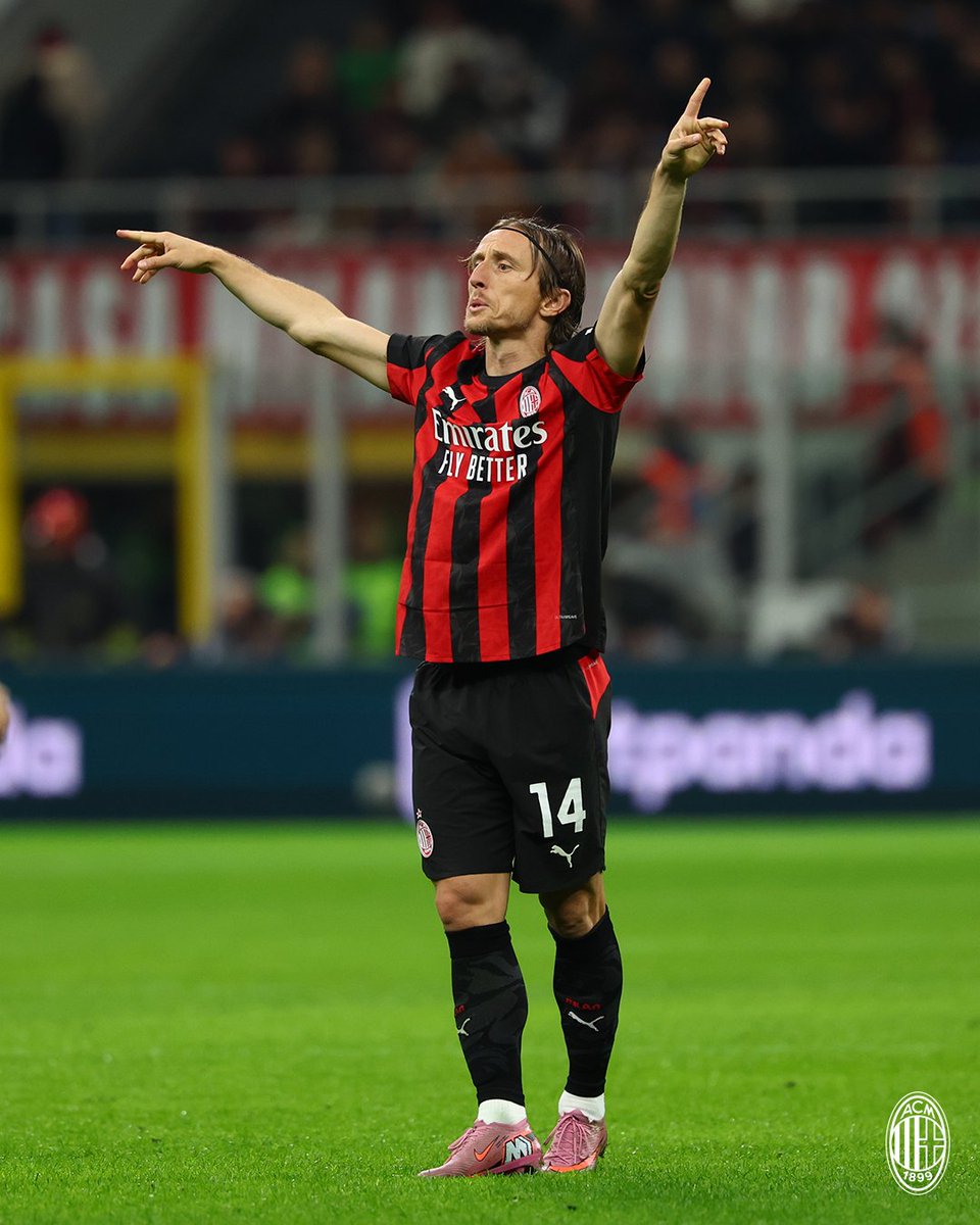 العلماء: لا يمكنك عزف الموسيقى أثناء لعب كرة القدم.

لوكا مودريتش: 👇🎶