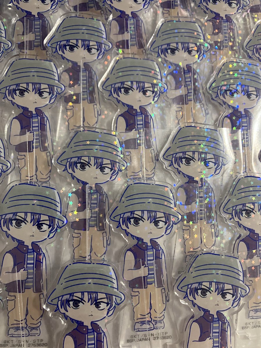 アクスタ痛バ作りたく仮組みしたけど、アクスタには足があるので(？)押し寄せてるみたいでなんか圧迫感😰これ近影にしてるからまだ見え方ましなんだけど…
全体を引きで見ると…
この置き方が悪い感はある🙁