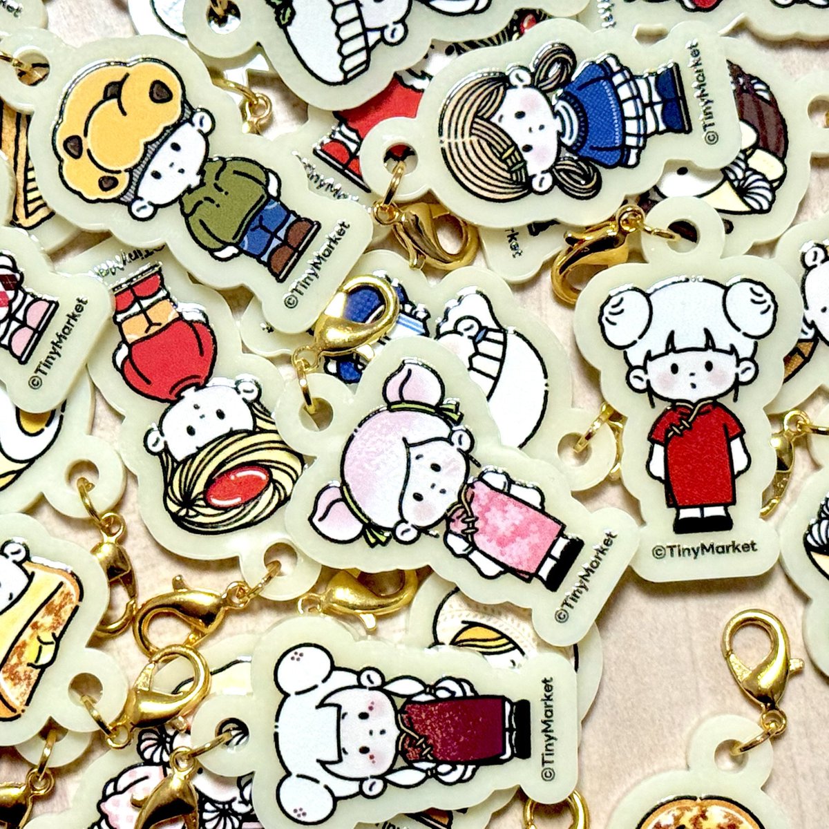 #デザフェス62 に参加します🥯🚩

前回のデザフェスで完売した
アクリルチャームガチャもあります

前回とは違う種類で今回もかぶりなし！
人気のチャイナシリーズも🐼🍞🥖

数が少ないので気になる方はお早めに〜！