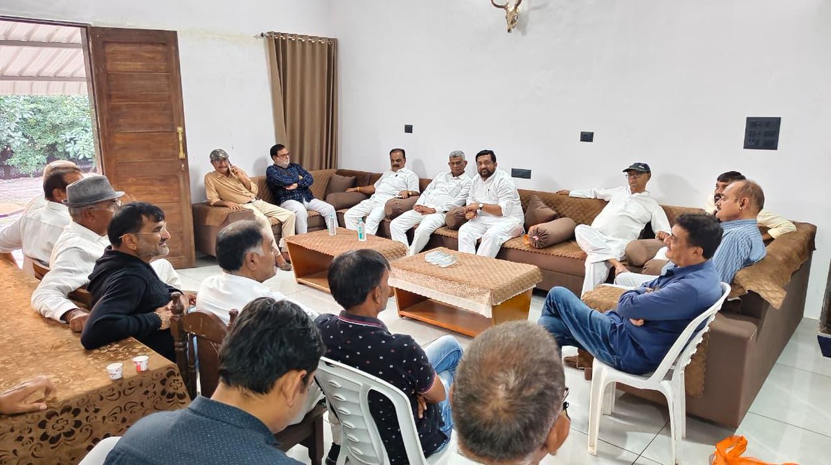 Kiritbhai_Patel's tweet image. આજે કેશોદ તાલુકાના બાલાગામ ખાતે આયોજિત આત્મનિર્ભર ભારત સંકલ્પ અભિયાન અંતર્ગત યોજાયેલ સ્નેહમિલન કાર્યક્રમ માં ઉપસ્થિત રહેવાનો સુઅવસર મળ્યો.🇮🇳
આ કાર્યક્રમ દ્વારા ગ્રામ્ય સ્તરે આત્મનિર્ભરતા, સ્વરોજગાર અને સ્વાભિમાનના સંકલ્પને નવી દિશા મળી રહી છે. સ્થાનિક યુવાનો અને બહેનોમાં ઉર્જા,…