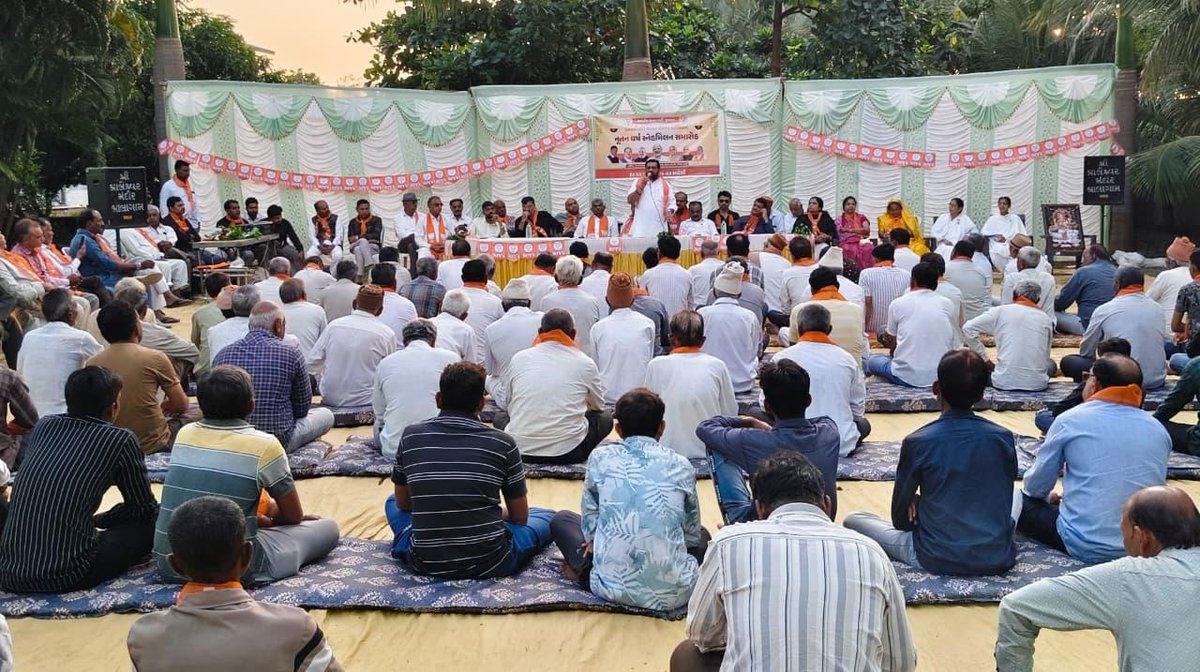 Kiritbhai_Patel's tweet image. આજે કેશોદ તાલુકાના બાલાગામ ખાતે આયોજિત આત્મનિર્ભર ભારત સંકલ્પ અભિયાન અંતર્ગત યોજાયેલ સ્નેહમિલન કાર્યક્રમ માં ઉપસ્થિત રહેવાનો સુઅવસર મળ્યો.🇮🇳
આ કાર્યક્રમ દ્વારા ગ્રામ્ય સ્તરે આત્મનિર્ભરતા, સ્વરોજગાર અને સ્વાભિમાનના સંકલ્પને નવી દિશા મળી રહી છે. સ્થાનિક યુવાનો અને બહેનોમાં ઉર્જા,…