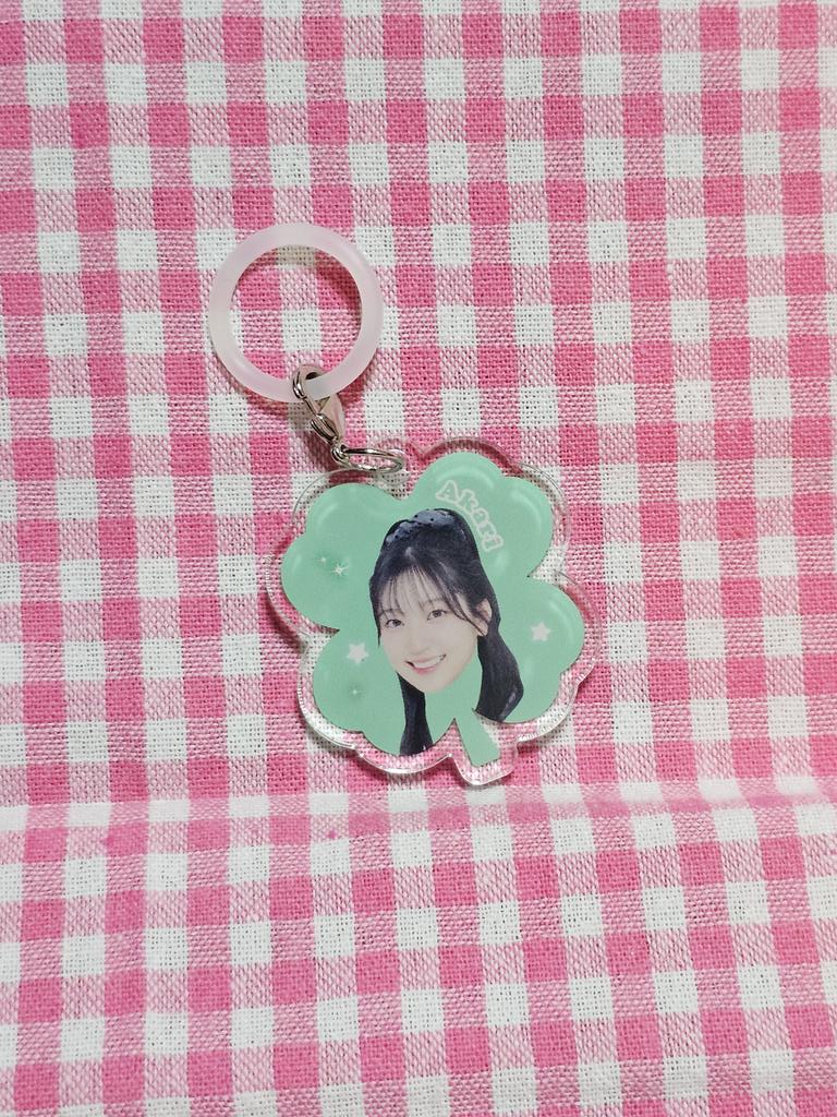 【交換希望】Lucky2 Laki スピンズ SPINNS

求）トレカ→莉愛・梨々香
　　証明写真風ステッカー→梨々香
　　めじるしアクセサリー→莉愛
譲)画像のもの

郵送か、11/7のライブ会場にて交換可能です！
よろしくお願いしますm(_ _)m