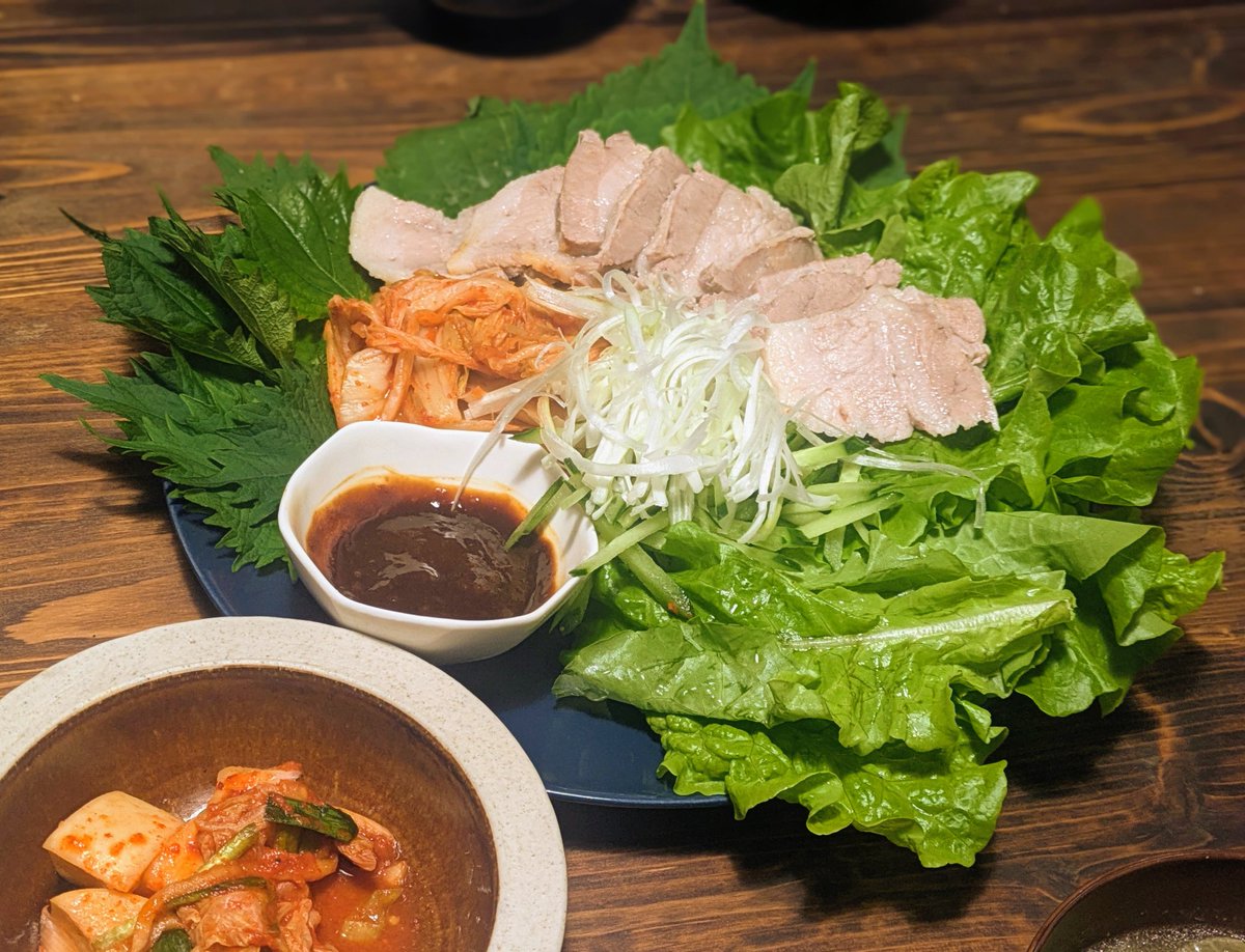今日のごはんは、韓国人主婦に教わって作ったキムチで「ポッサム」と洒落込んだ