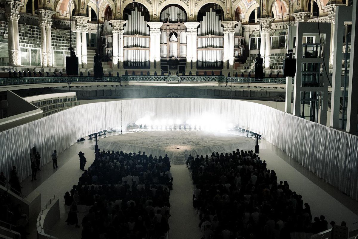 divnize's tweet image. el nivel de artista que tú eres rosalía. wow