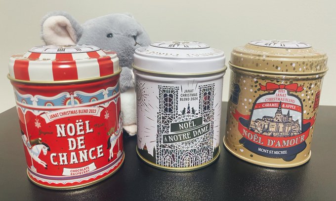 JANATのクリスマスブレンドの缶が可愛くて一昨年から集めてる🎄
今年のやつ甘い香りで美味しい、ミルクも合う。茶葉の中にハートのシュガー入っててかわいい…♡ 