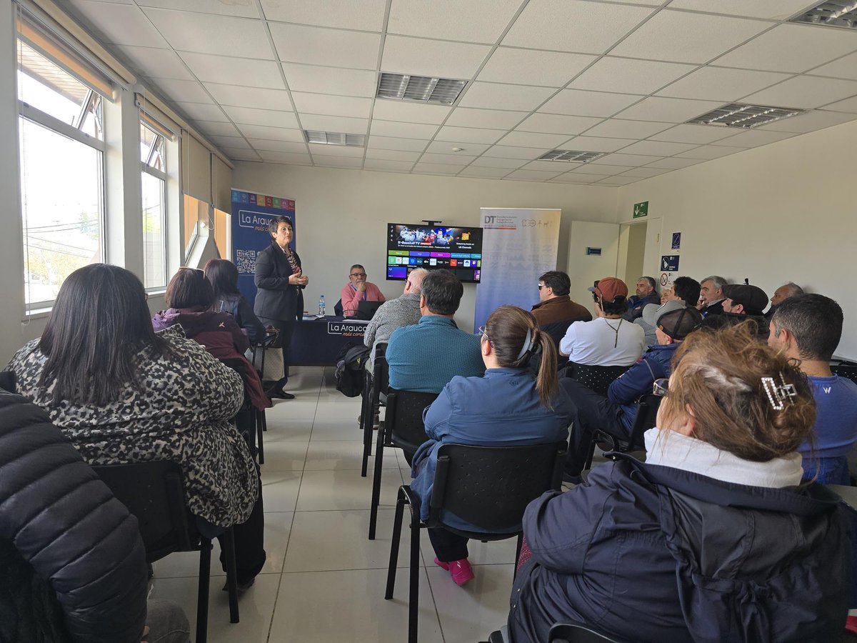 Subdirectora del Trabajo, desarrollo charla con la agrupación de transportistas de Turismo en Ultima Esperanza, en visita realizada el día 21 de octubre 2025