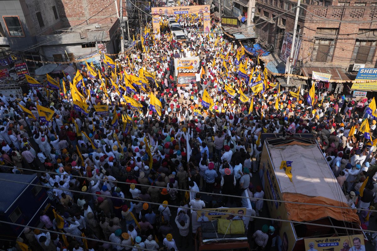 msisodia's tweet image. तरनतारन उपचुनाव में अरविंद केजरीवाल जी के रोड शो में दिख रहा समर्थन इस बात की गवाही है कि हर कार्यकर्ता ने ज़बरदस्त मेहनत की है और भगवंत मान सरकार के प्रति तरनतारन के लोगों का भरोसा आज भी पूरा बरकरार है।