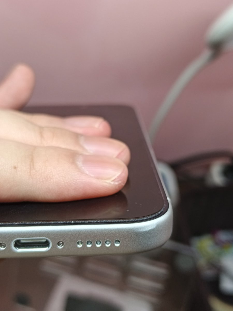 VerdeSelvans's tweet image. Bruh I dropped my phone from pocket height WITH a case on (and it’s not even a thin one), and this happened, hello wtf???

This new aluminum is so soft. I’ve dropped my iPad mini plenty of times, and it’s still in mint condition smh 🤦🏻‍♂️🤦🏻‍♂️🤦🏻‍♂️