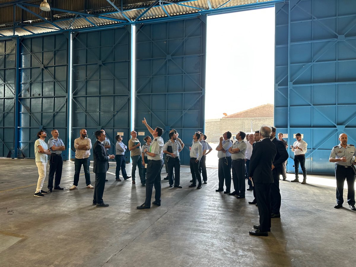Visita de Airbus D&amp;S a la Base Aérea de Gando para la Evaluación del C295W
El pasado 05 de noviembre, Airbus Defence &amp; Space visitó la Base Aérea de Gando para evaluar la integración del C295W en el Ejército del Aire y del Espacio.