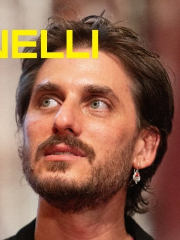 AnyZakki86's tweet image. L' anno è quasi finito e voglio ricordare Luca che si è mostrato in un' anno con vari l0ok da principess4 che mi hanno fatto perdere la testa❣️ 
Matita occhi, treccia, chignon e orecchino pendente ✨