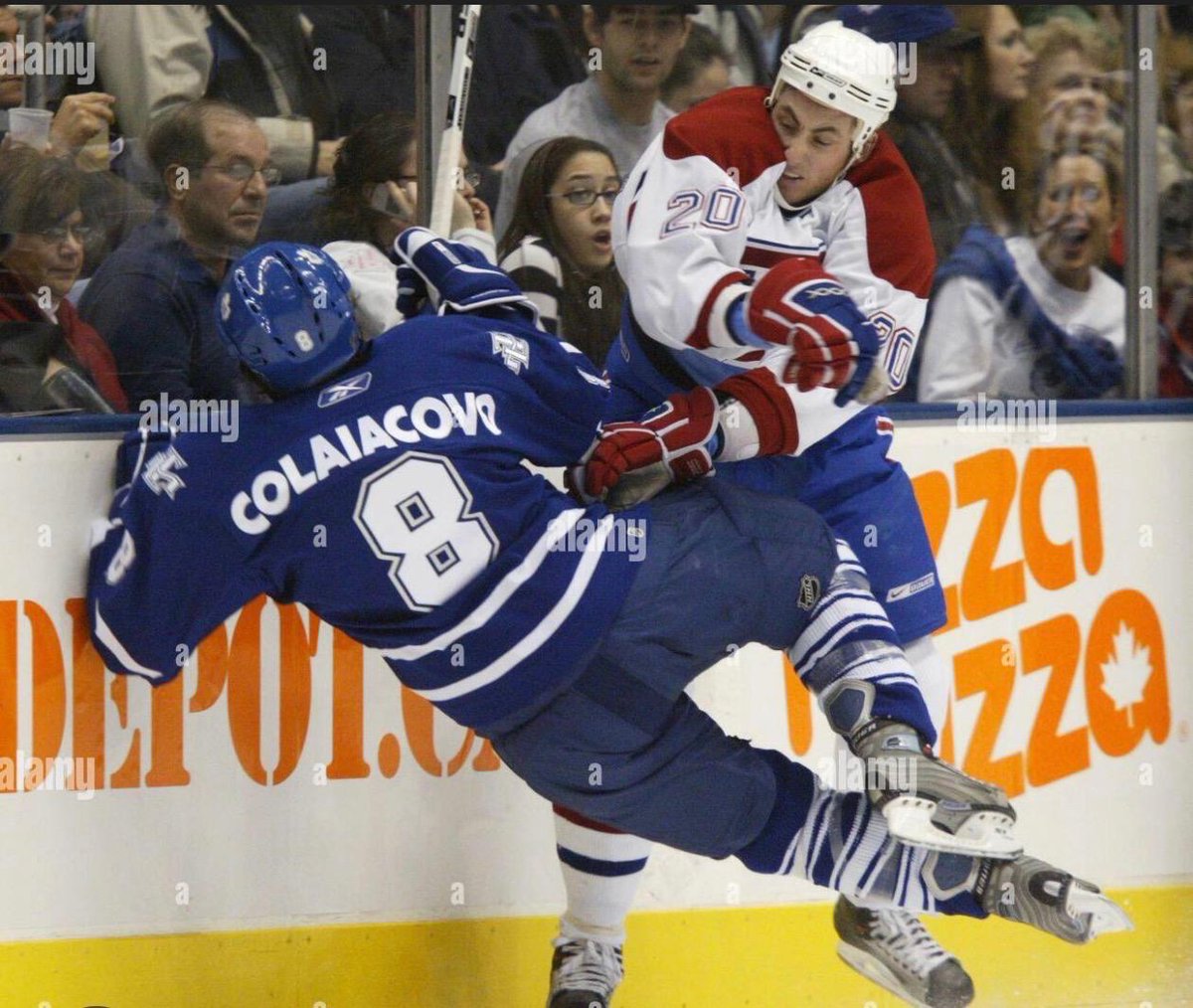 FirstUp1050's tweet image. #TBT to @mike_p_johnson crushing @CarloColaiacovo from 2007. #LeafsForever won the game thanks to an assist by Carlo on a goal by @odognine2!