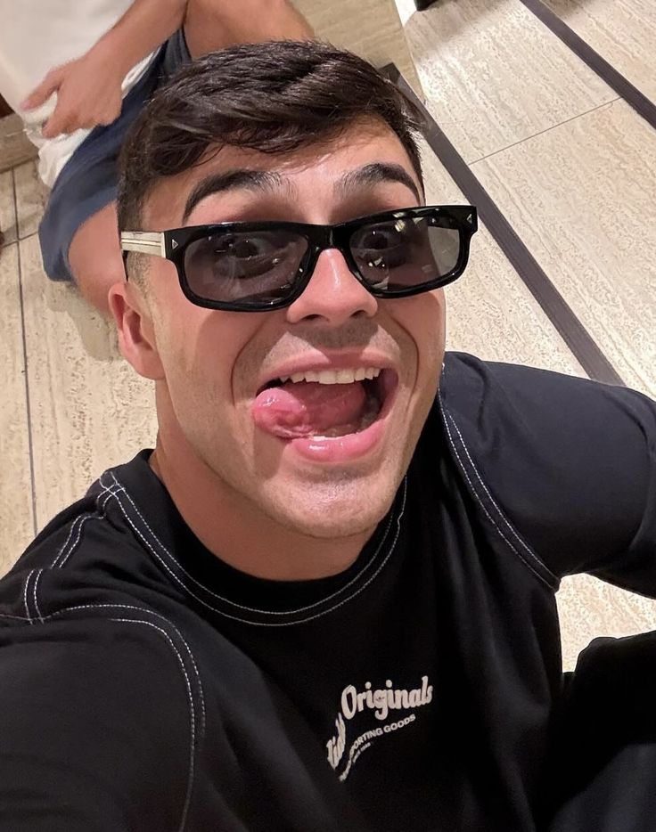 Pedri20Potter's tweet photo. ¡Gracias por los 100 seguidores!💙❤️🥳
Te quiero 😘

Thank you for 100 followers 💙❤️🥳
I love you 😘

#pedri #pedrigonzalez #gay #football https://t.co/sxyTVZfrkM