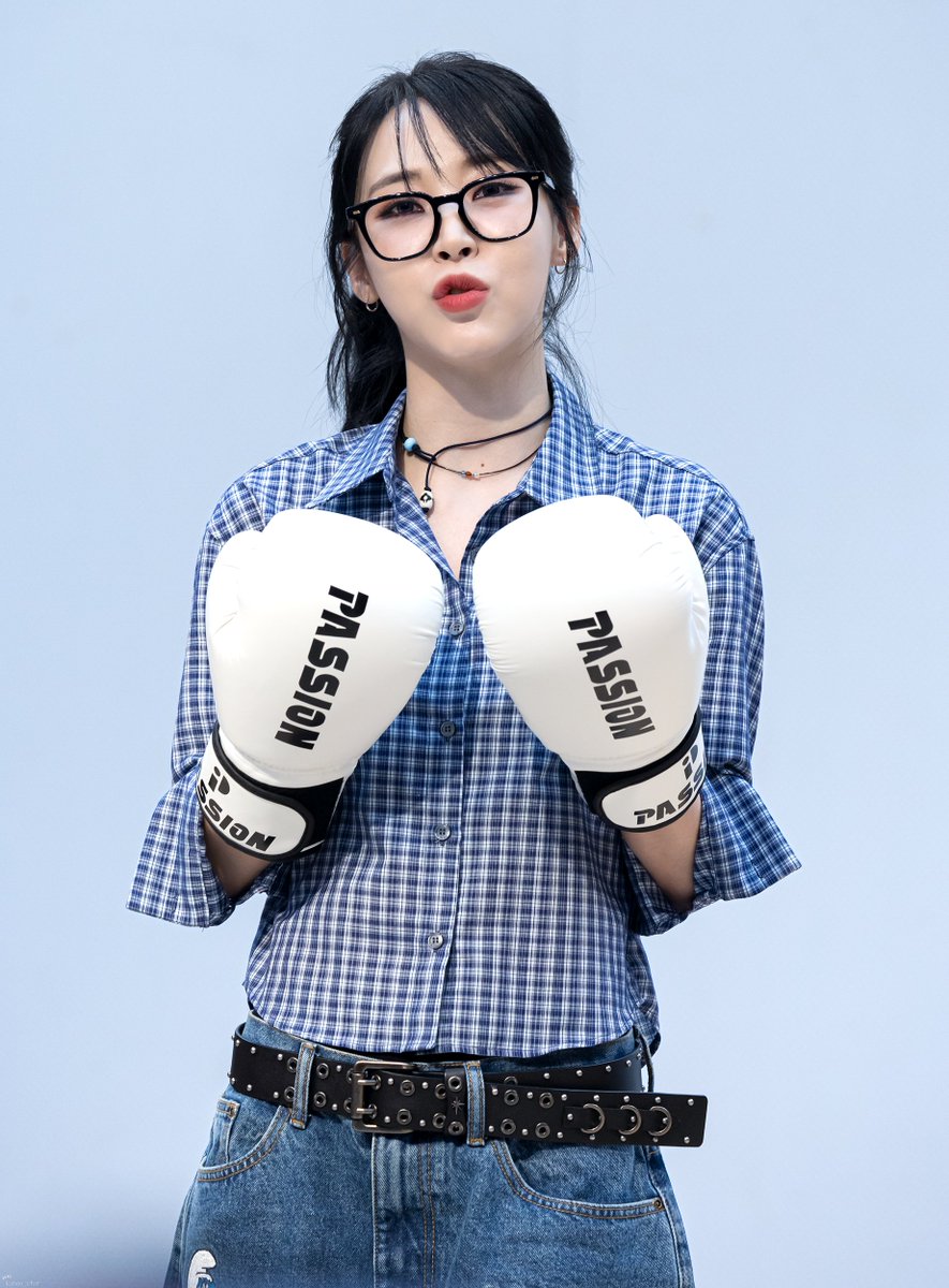 [ Moonbyul 문별🐹 ]                               
250823 MusicArt Offline Fansign (1) 

#문별 #MoonByul #ムンビョル