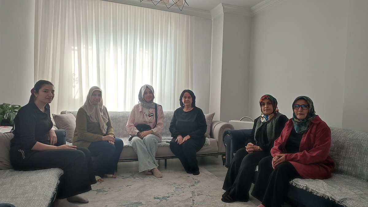 📍Osmaniye 

AK Parti İl Kadın Kolları olarak hemşehrilerimizle birebir temaslarımıza devam ediyoruz.
Milletimizin gönlüne dokunmaya, taleplerini dinlemeye ve birlikte daha güçlü bir Türkiye için çalışmaya devam 💪🇹🇷

#AKKadınlarSahada #BirlikteDahaGüçlüyüz