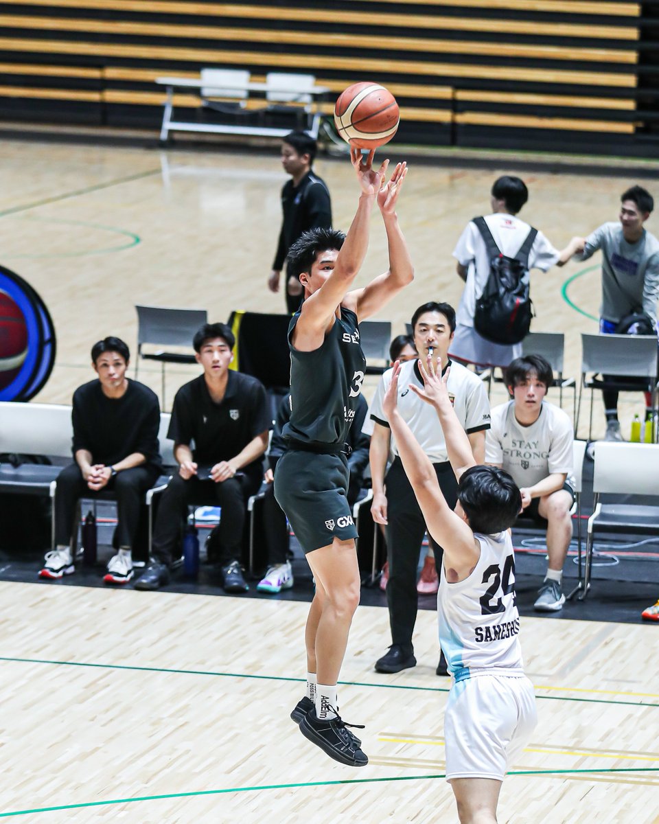 𝗥𝘂𝗻𝗲 tweet media