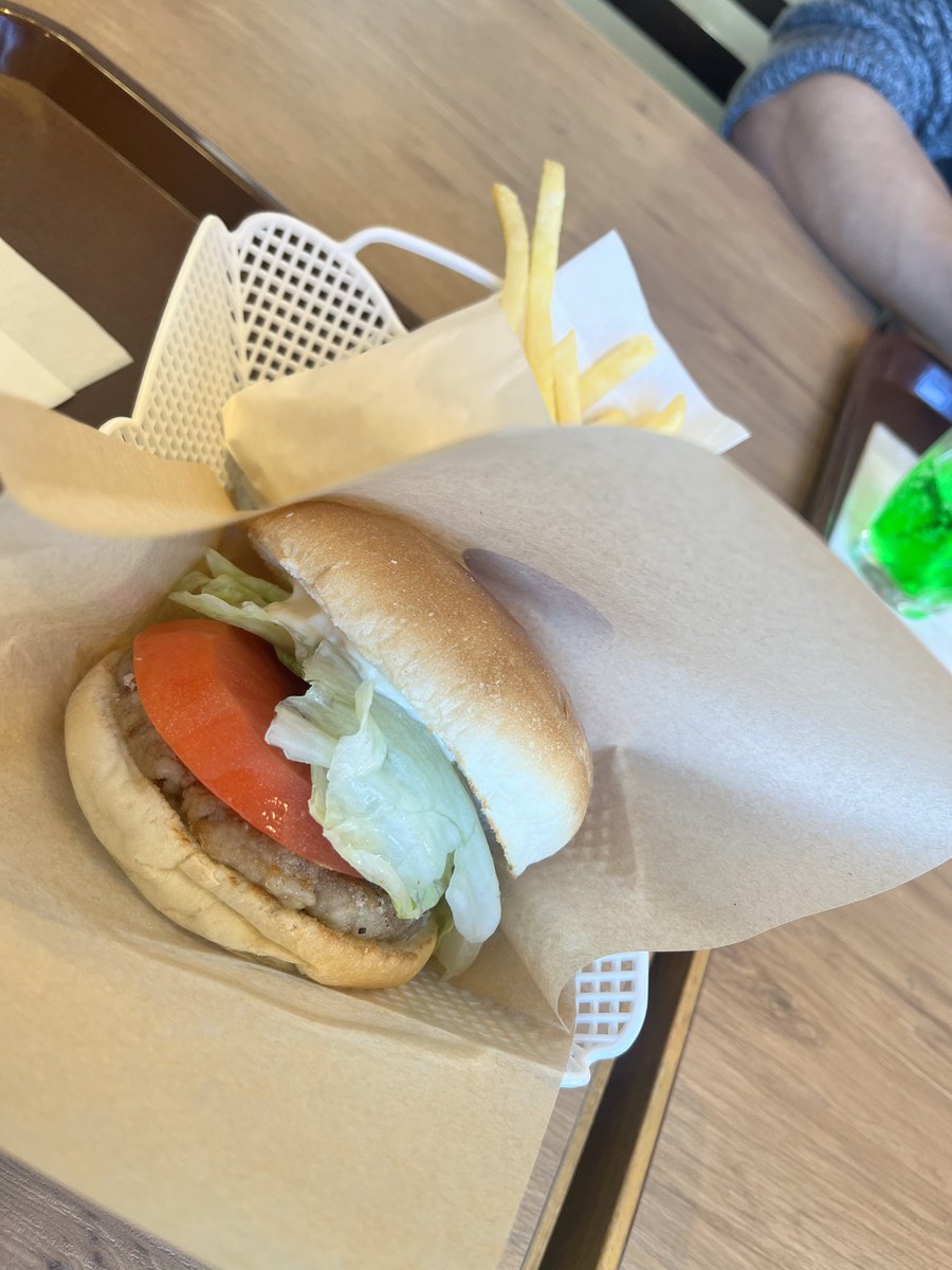 沼津バーガー本日閉店、美味しかったし人気店だったので悲しいですね😭