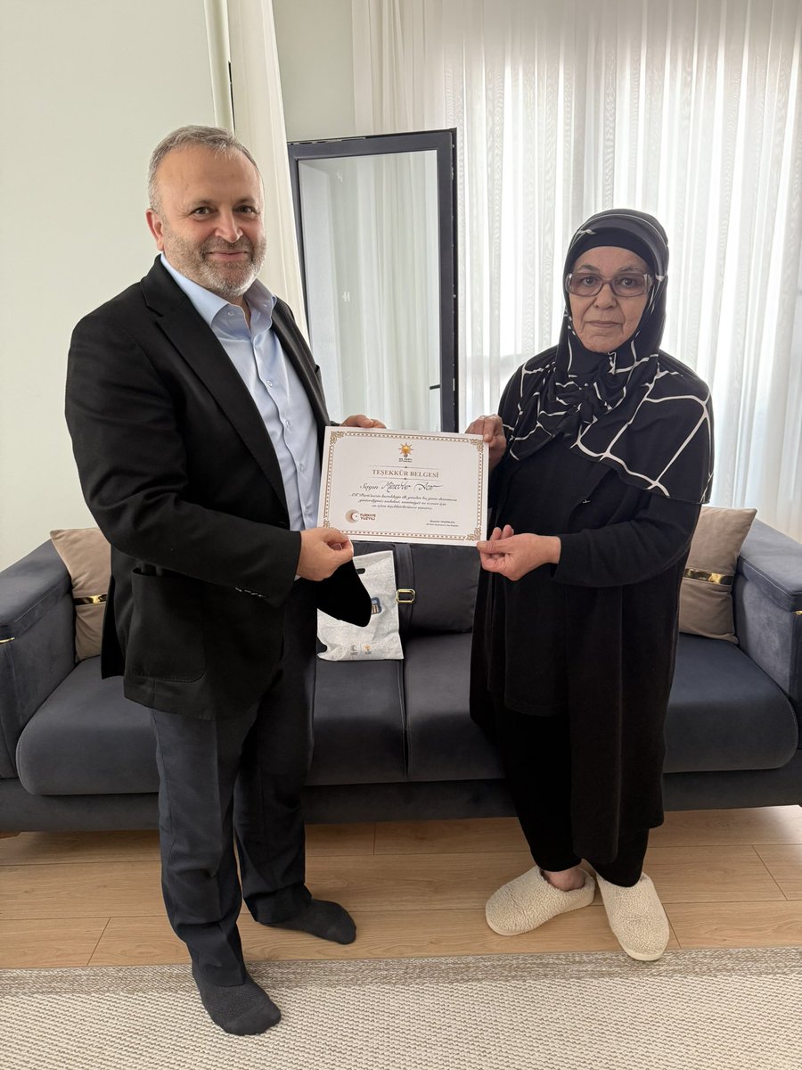 Geçmiş dönemde partimizde görev yapmış, 20 yılı aşkın gönül bağı devam eden Münevver Acar'ı ablamızı ziyaret ettik.

Birliğimiz beraberliğimiz daim olsun.