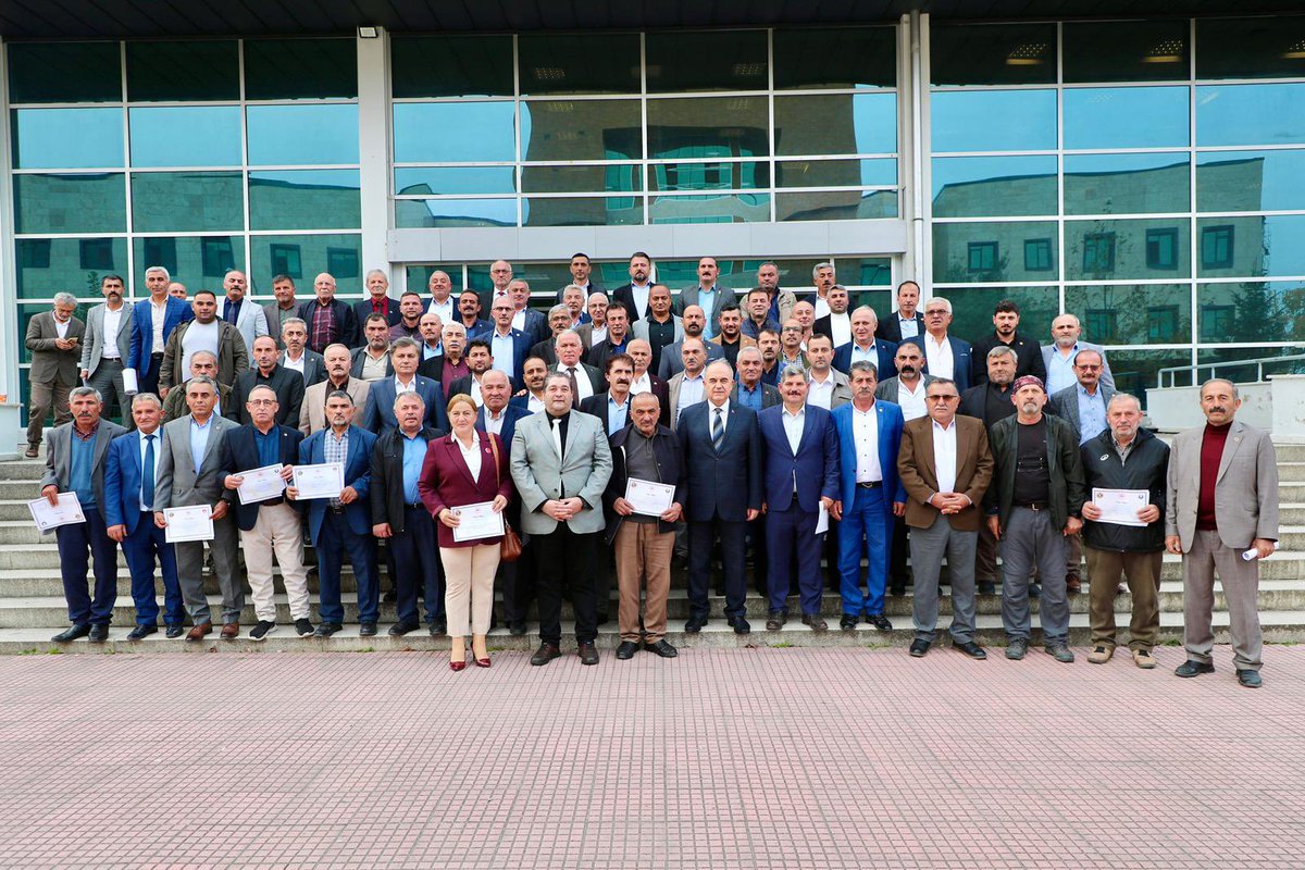 Valimiz Sayın Muammer Erol, Muhtarlar Eğitim Programına katılan muhtarlarımız için Ordu Üniversitesinde düzenlenen sertifika takdimi törenine katıldı.