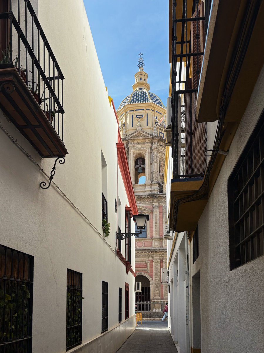 _evija's tweet image. Visi mani mīļākie pēdējā laika ceļojumi ir tie, kuros devos viena. 15k soļu, 10+ stundas miega, labs ēdiens… mājās atgriezos labi atpūtusies un ar dzīvi apmierināta. Seviļa ir smuka. Bilbao joprojām ir mana mīļākā Spānijas pilsēta, bet Seviļa nu ir otrajā vietā.