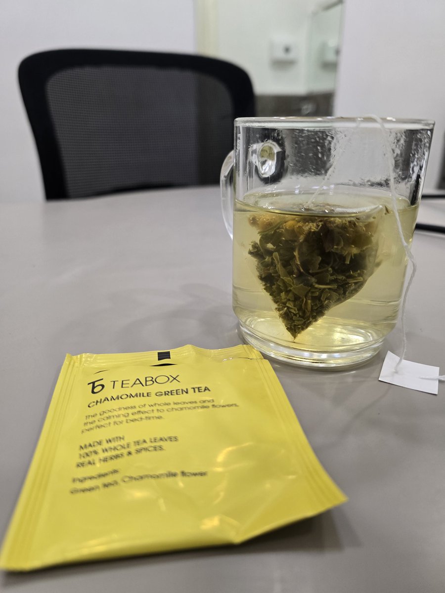 drnngujarathi's tweet photo. After a long day at work.. you need to calm down 😄
#ChamomileTea
@TeaboxTea https://t.co/RlaqHoDtXQ