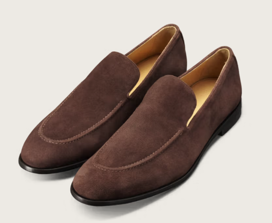 louchachaa's tweet photo. @dieworkwear  - need an opinion, suede brown slip ons (@tecovas in this instance) with khaki shorts - go or no go? https://t.co/TDlqecGxmA