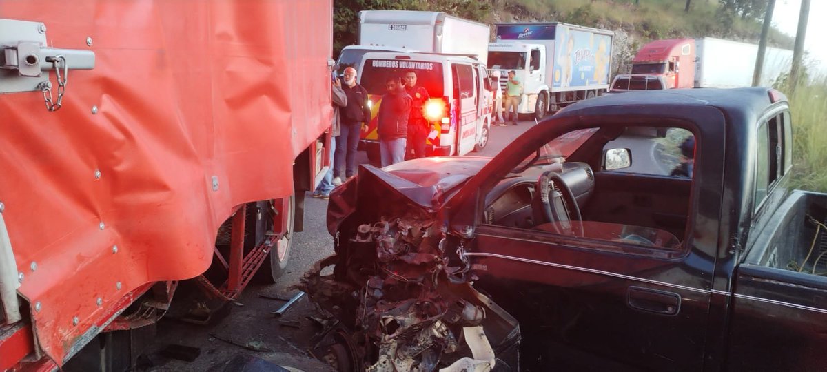 #AHORA <a href="/BVoluntariosGT/">Bomberos Voluntarios</a> reportan accidente de tránsito en el kilómetro 21 de la ruta al Atlántico, ruta a Palencia. Socorristas rescataron del interior del vehículo a una mujer y la trasladaron a un centro médico | Vía <a href="/JCChanta_EU/">Juan Carlos Chanta</a>