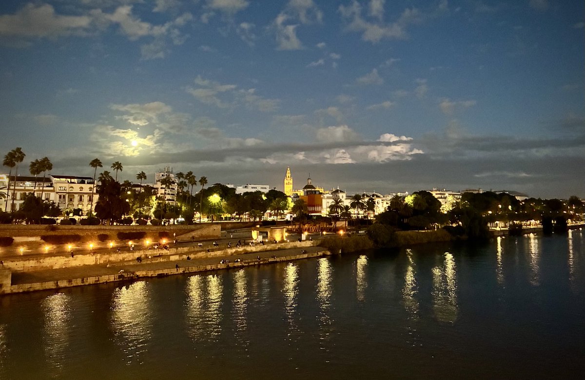 Sevilla desde Triana, en un atardecer de noviembre. 📷Propia.