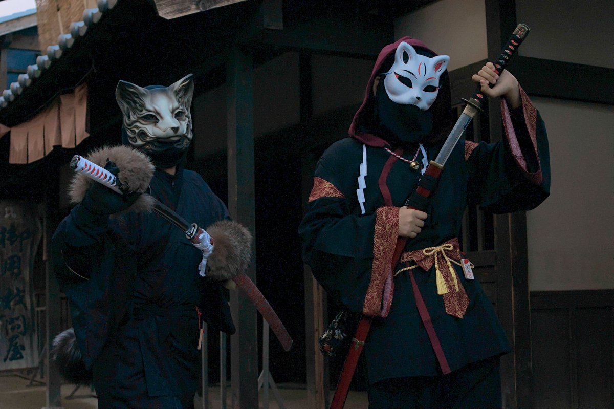 黑狐鬼（<a href="/Darts_FF14Yokai/">ゆうき(妖名：黑狐鬼(クロキ)猫に間違われる)</a>）さん
ラピ（<a href="/08ruchi10/">ʓㄘ</a>）さん

どこへ行くんだい？

#怪々yokai祭 #怪々yokai祭2025 #太秦映画村