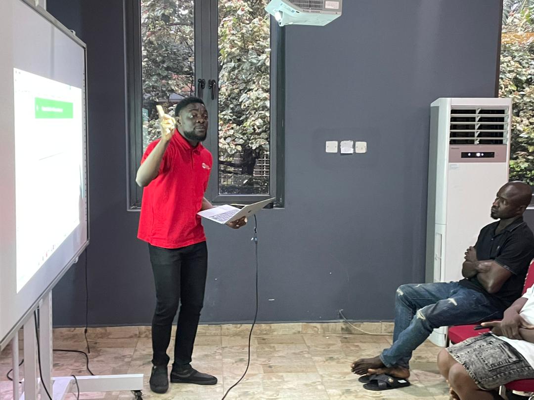 kayodeteslim's tweet photo. "@KDI_ng team is on ground for #AnambraDecides2025, training the election observers to ensure that credibility is practiced at every polling unit.

#KDIatAnambraDecides2025 
#AnambraDecides2025
#KDI 
#SeapProject https://t.co/LrirLj6WIH