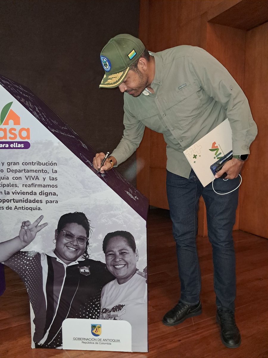 Una gran apuesta de la <a href="/GobAntioquia/">Gobernación de Antioquia</a> y <a href="/VIVAantioquia/">VIVA</a>  en cabeza de <a href="/AndresJRendonC/">Andrés Julián</a>  para mejorar la calidad de vida de las mujeres en zonas rurales del departamento, el distrito de TURBO se beneficia con más de 2 mil mejoramientos,gracias GOBERNADOR… <a href="/GallonHoracio/">Horacio Gallón Arango.</a>