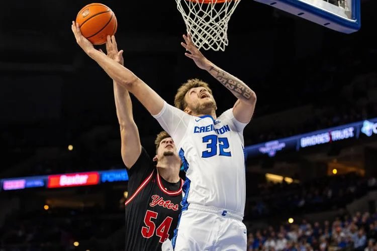 Owen Freeman last night vs South Dakota:

19 Pts
9/11 FG
4 Rebs

The Iowa transfer making immediate impact at Creighton. Should be a big season loading for Freeman.