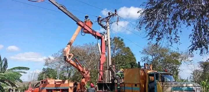 Esfuerzo ininterrumpido de nuestros linieros y contingentes, se alcanzó un 54.02 % de recuperación del servicio.
Compromiso y entrega de quienes trabajan sin pausa para restablecer la estabilidad eléctrica.
<a href="/UneCuba/">UneCuba</a> #FuerzaCuba #UnidosXCuba #HuracánMelissa #YoSigoAMiPresidente