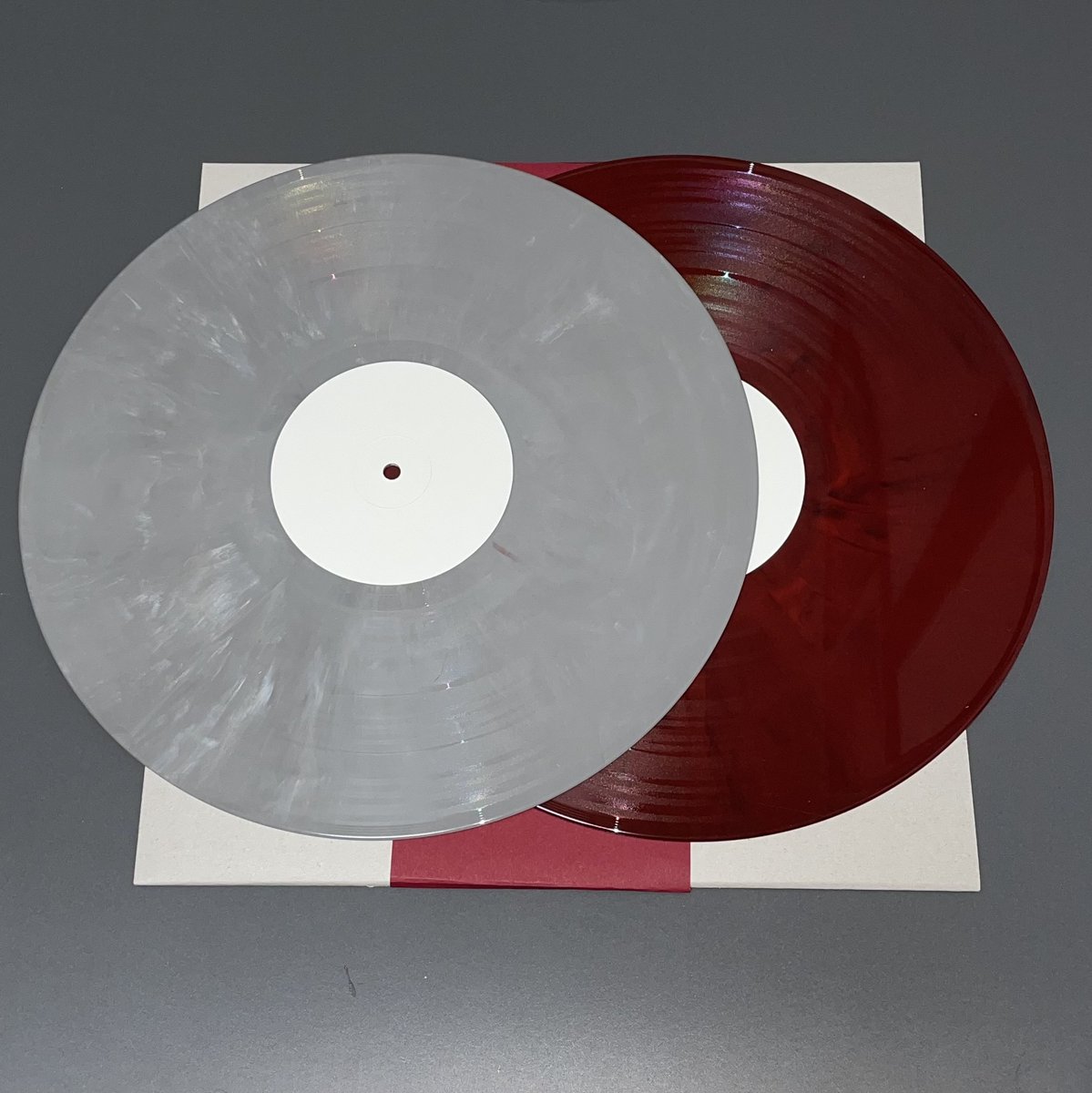 rufenpub's tweet image. 【レーベルリリース】
日付変わって11月7日より、ドイツの００年代エモwishes on a planeの未発表曲集を販売開始します。剥き身のセンチメンタリズム、ポストロックに辿り着く扉の前。といった具合のレコードです。これでバンドのアーカイブは終了だそうです。