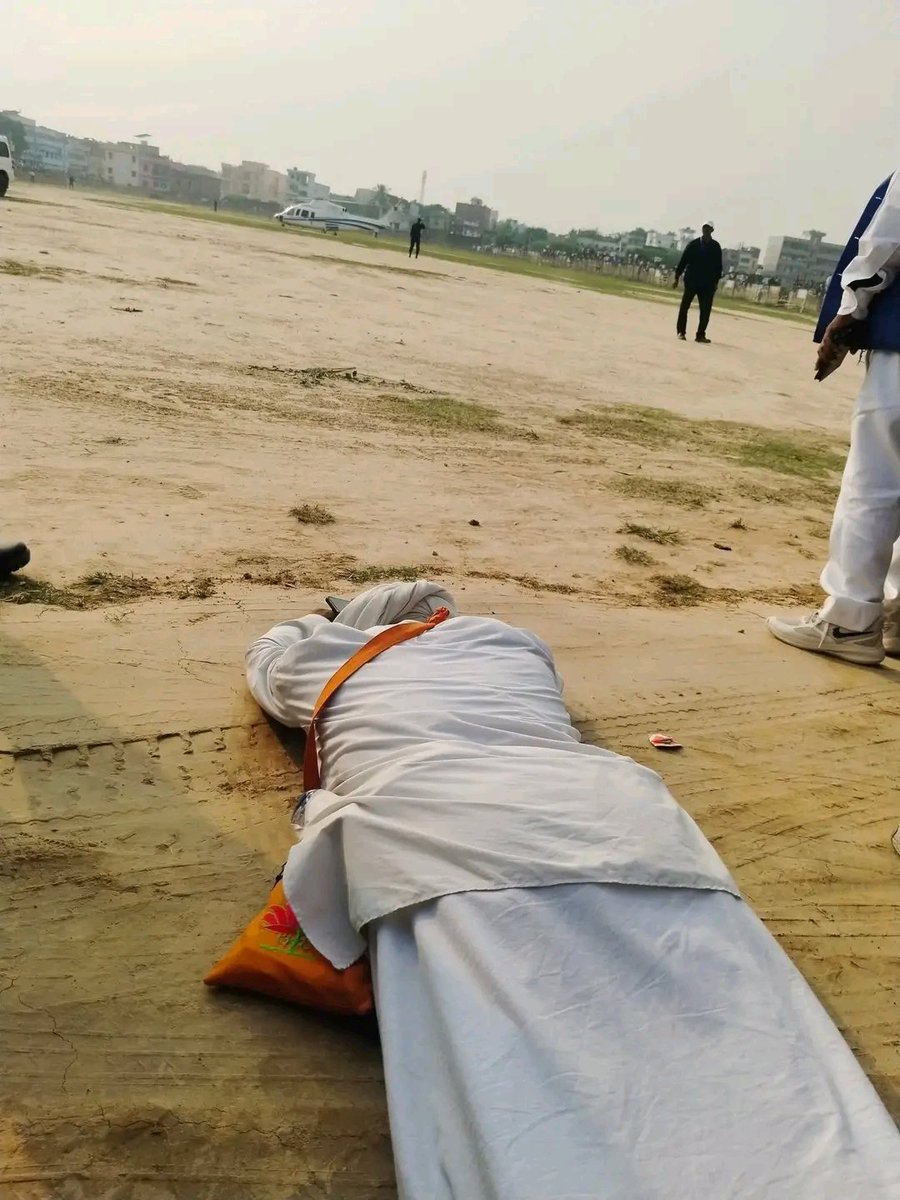 బీహార్ నేలపై బెహేన్జీ అడుగుపెడుతున్న సందర్భంలో కనిపించిన దృశ్యం ఇది. తన శరీరాన్ని నెలకు వాల్చి చేసిన ఆ సాష్టాంగ నమస్కారం లొంగిపోయో, లాభం కోసమో, భయపడో, భ్రమపడో చేసింది కాదు.
 ప్రేమతో, గౌరవంతో, ఆనందంతో, అభిమానంతో, భావోద్వేగంతో చేసింది.
మెడలు వంగిపోయిన సమాజాన్ని తల ఎత్తుకునేలా చేసిన