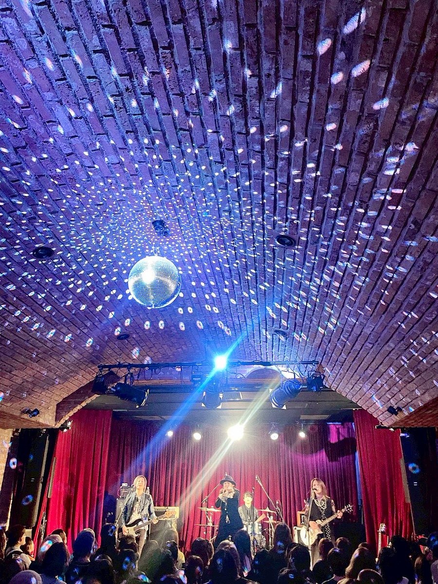 HOLICS_Official's tweet photo. 少し早いですが、年内ラストライブにご来場いただいた皆さま、本当にありがとうございました🤵♂️
ミルキーさんのバースデーイベントは、大盛況のうちに無事終了しました🤵♂️
これからHOLICSの皆さんは制作期間に入るとのことです🤵♂️
今後の展開をぜひ楽しみにしていてください🤵♂️
管理人 堀楠雄🤵♂️
#HOLICS #ホリックス